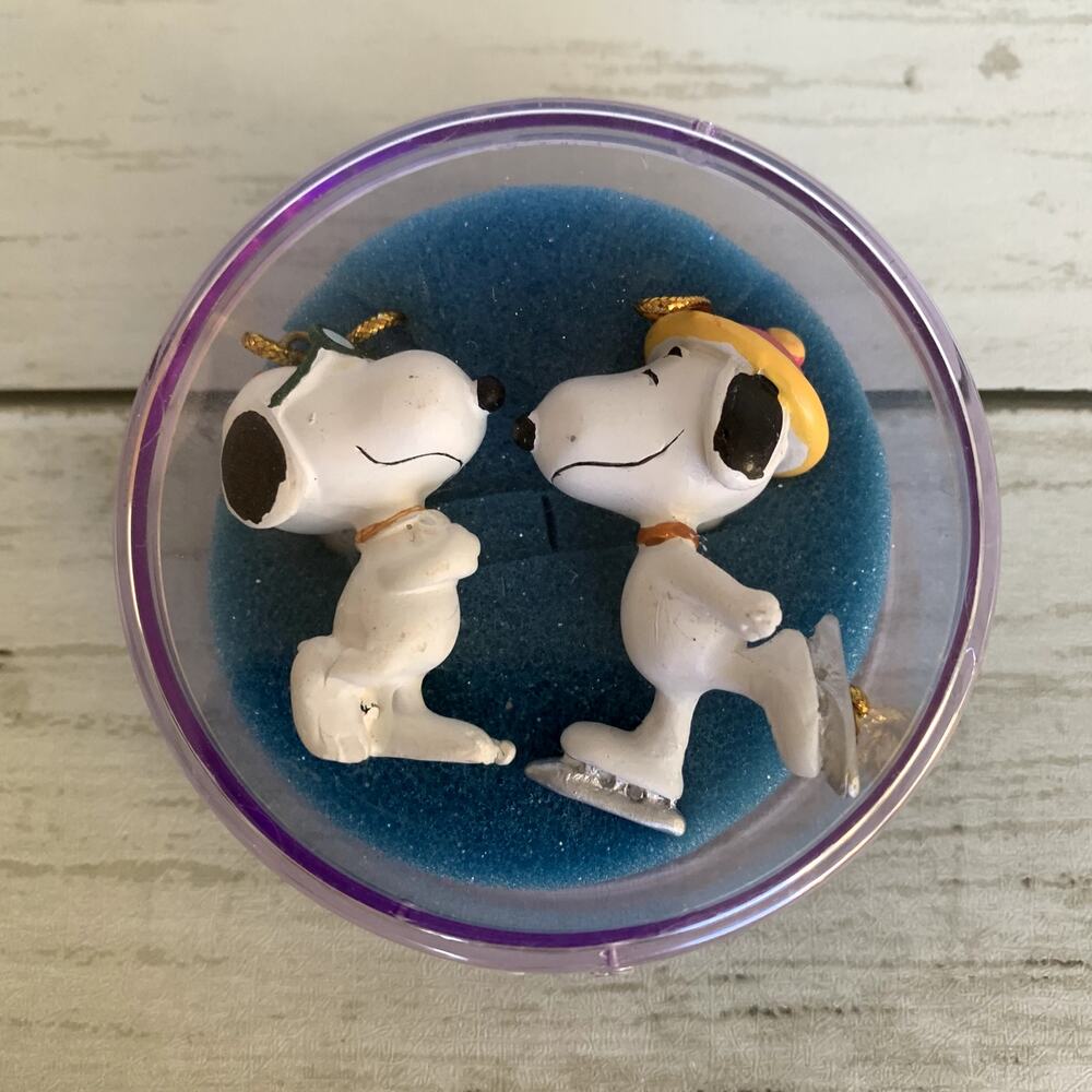 5/$25 Vintage Peanuts Miniature Hanging Ornament Ice Skating Snoopy‎
